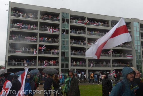 Ismét százezres tüntetést tartottak Minszkben