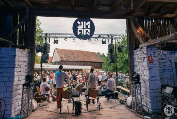 Ha fesztivál nem is, szeptemberi koncertek lesznek a mérai csűrben