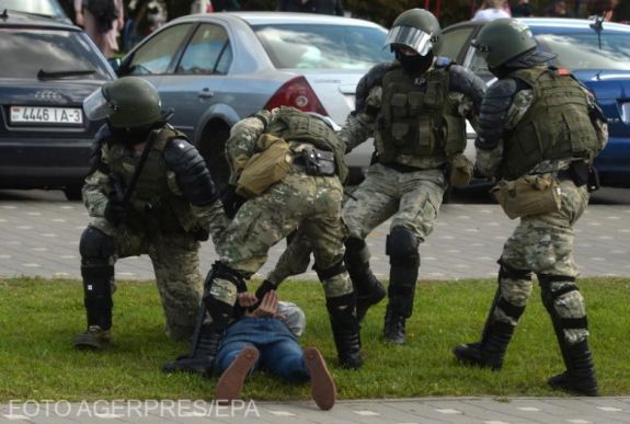 A rendőrség és a hadsereg is nagy erőkkel lépett fel a minszki tüntetőkkel szemben