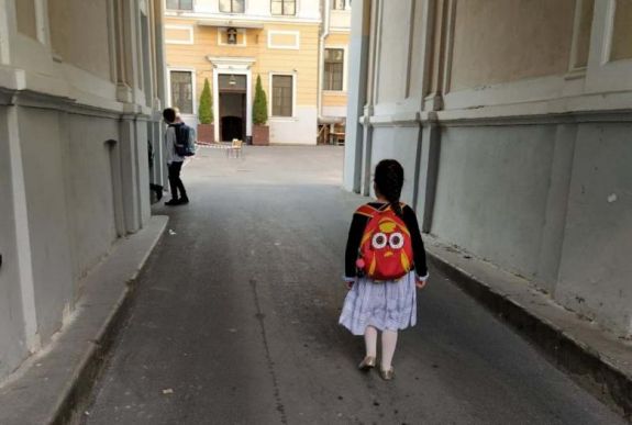 Megkezdődött a rendhagyó tanéve 2,8 millió óvodásnak és iskolásnak