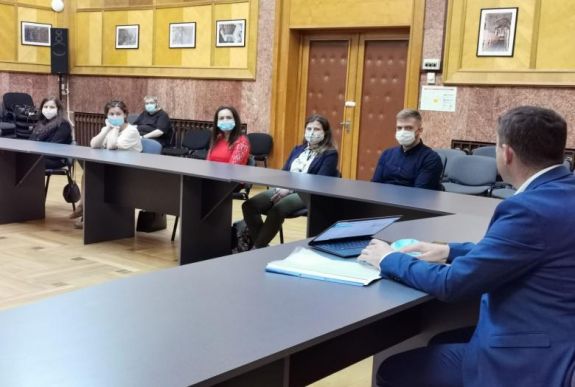 Újabb gyakornoki programmal segíti a fiatal munkavállalókat Hargita Megye Tanácsa