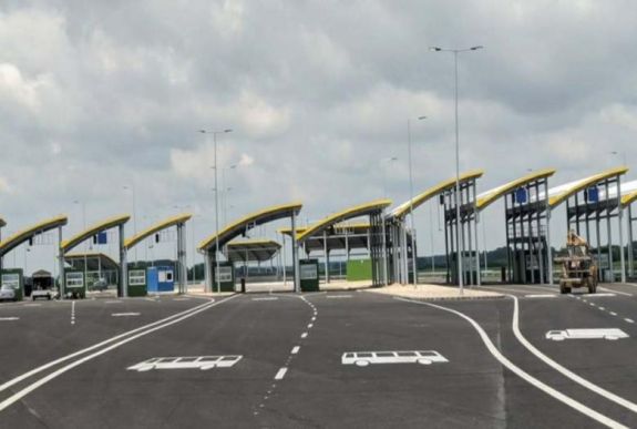 Autópálya-határátkelő autók nélkül: minimális a forgalom Bors II-nél