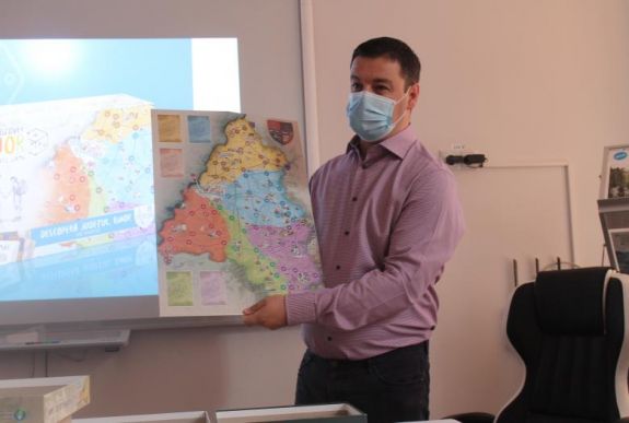 Magyar és román nyelvű turisztikai társasjátékkal népszerűsítik Bihar megyét 