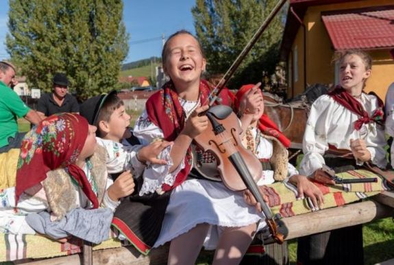 Messze szálltak a „mozsika” hangjai – a csángó fesztiválon jártunk Gyimesközéplokon