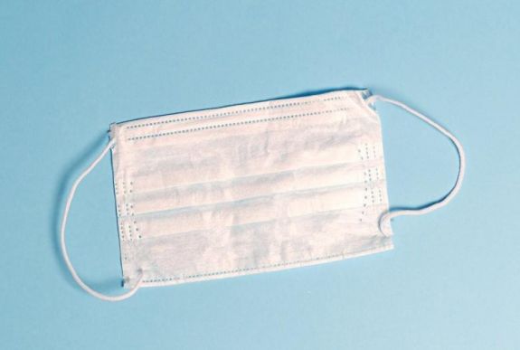 Megérkeztek a megyékbe a hátrányos helyzetű személyeknek szánt védőmaszkok