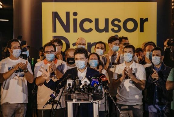 Elemző: már a következő hetek felméréseiben megmutatkozhat a politikai átrendeződés