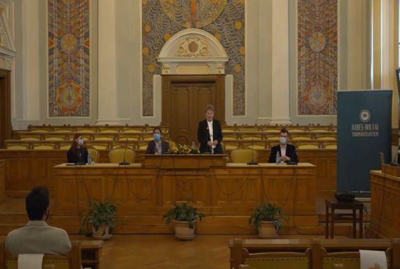 Rendhagyó tanévnyitót tartottak a Babeș–Bolyai Tudományegyetemen