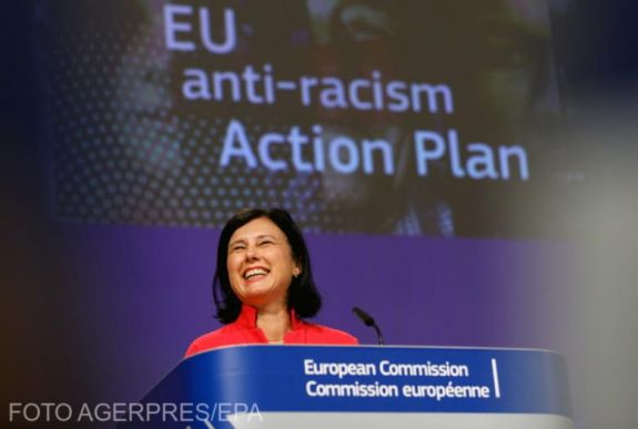 A magyar kormány a Věra Jourova EB-alelnök távozását követeli