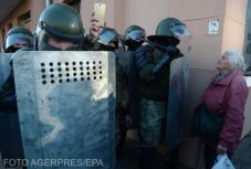 Nem csillapodnak a kedélyek: ismét tízezrek tüntettek Minszkben