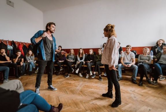 Drámaórákat tarthatnak választható tantárgyként a jövő tanévtől az iskolákban