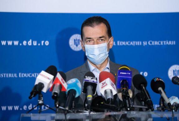 Miniszterelnök: nincs keresnivalója a tanügyben annak, aki nem hajlandó online oktatni