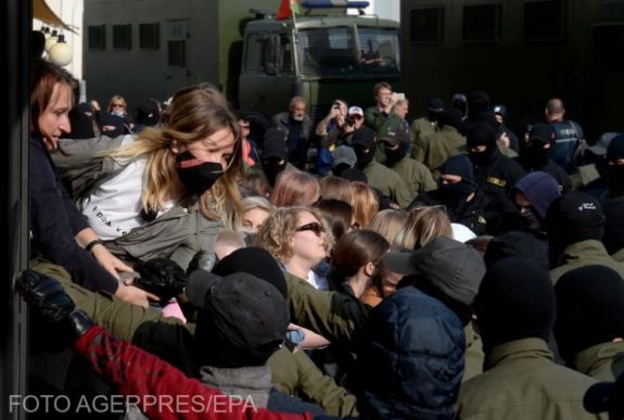 Ismét tízezrek tüntettek Minszkben a fehérorosz elnök lemondását követelve