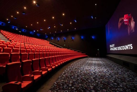 Bezárja amerikai és nagy-britanniai termeit a világ második legnagyobb mozihálózata