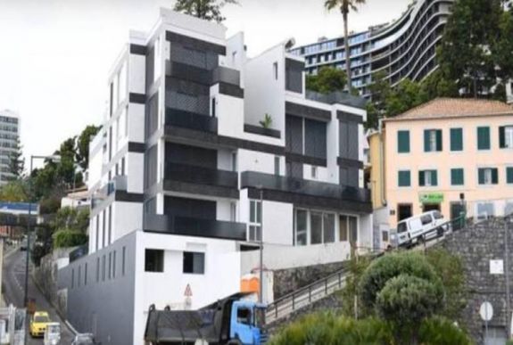 Betörtek Cristiano Ronaldo hét emeletes luxusvillájába