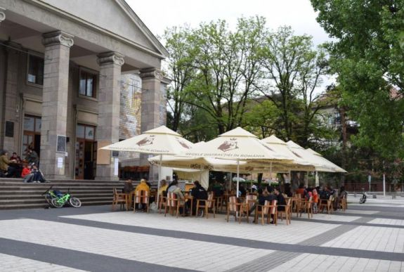 Nyitva maradhatnak a teraszok Csíkszeredában