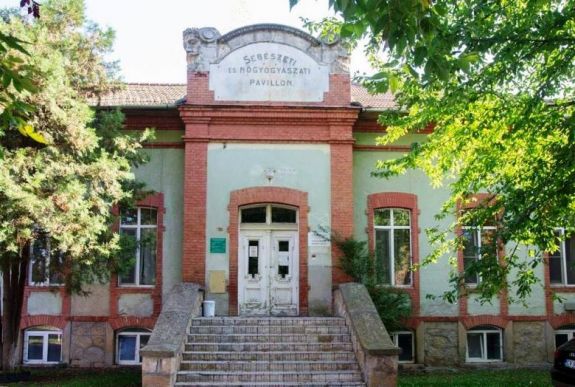 Megújul a kézdivásárhelyi sebészet patinás épülete