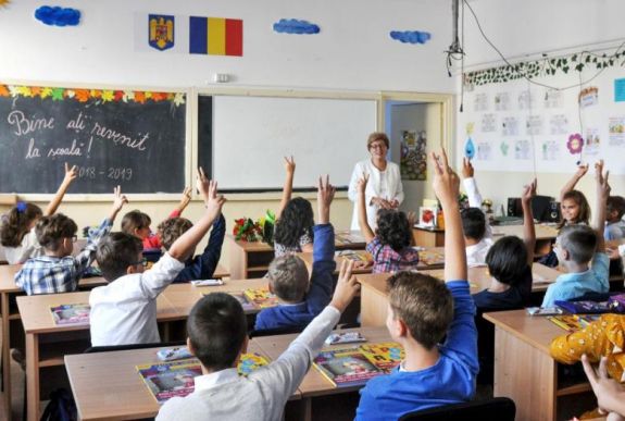 Kockázati pótlék a pedagógusoknak: szerdán tartják a végszavazást