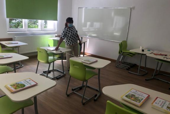 Kovászna megyében szinte naponta térnek át online oktatásra osztályok