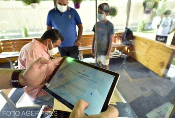 Ezerhez közelít azoknak az iskoláknak a száma, ahol kizárólag online zajlik az oktatás