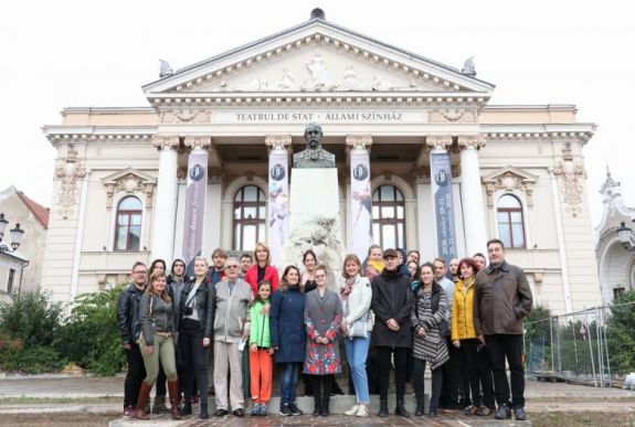 „Szolgáljon a lélek üdülésére” – alapító-oklevelet rejtett a 120 éves Szigligeti Színház időkapszulája