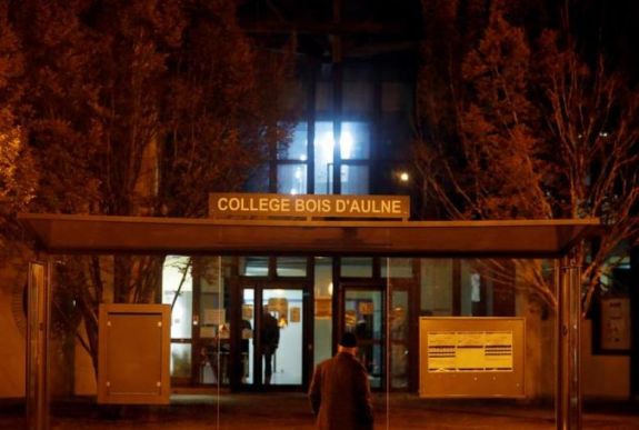 Lefejeztek egy középiskolai történelemtanárt Franciaországban