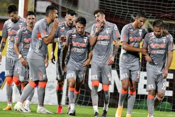 Liga 1: aradi pontszerzés a szakadó szebeni esőben