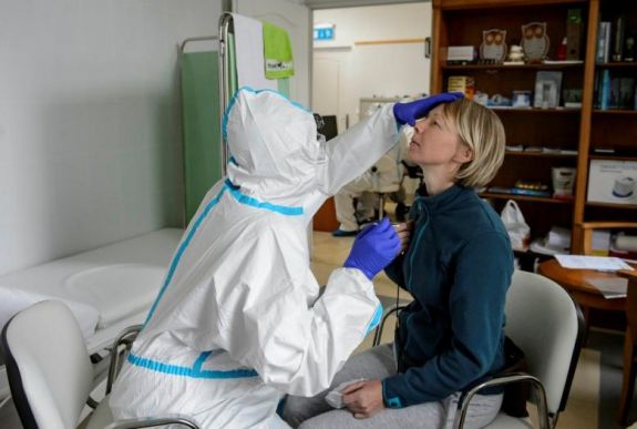 Hivatalos: Szlovákia összes lakóját tesztelik