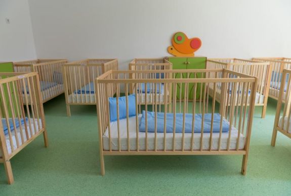 Ha az iskolák egy településen bezárnak, a bölcsődék működhetnek tovább a miniszterelnök szerint