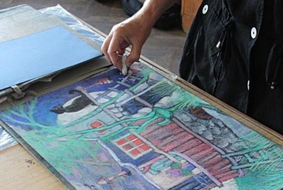 Természetközelség és terápia: Forró Ágnes tíz év alatt készült pasztelljeiből nyílt kiállítás