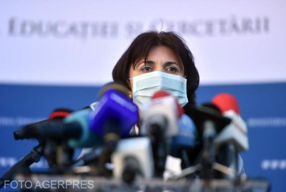 Jövő évtől digitalizálásra is különítenek el pénzt a tanügyminisztérium büdzséjéből