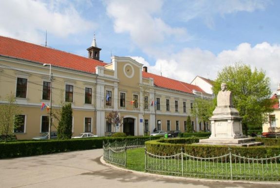 Válsághangulat alakult ki a Bihar Megyei Tanácsnál a tervezett tömeges elbocsátások miatt