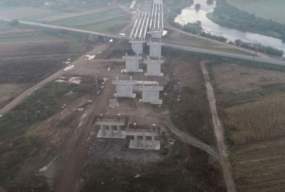 Áll a bál az észak-erdélyi autópálya körül: leálltak a munkálatok Gyéres és Maroskece között