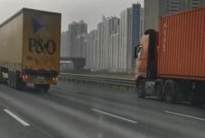 Elhunyt a volánnál a sofőr, kamionja több kilométeren keresztül gurult az autópályán 