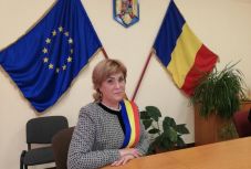 Beiktatták hivatalába Arad megye egyetlen női RMDSZ-es polgármesterét