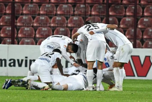 Liga 1: bombameglepetés a Fellegváron, a CFR kikapott a Medgyestől