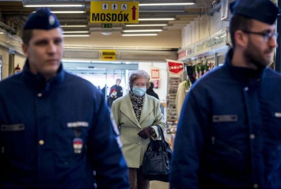 Koronavírus: érvénybe lépett Magyarországon a rendkívüli jogrend