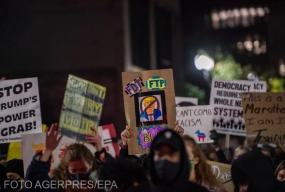 Amerikai elnökválasztás: több városban tüntettek Donald Trump hívei és bírálói is