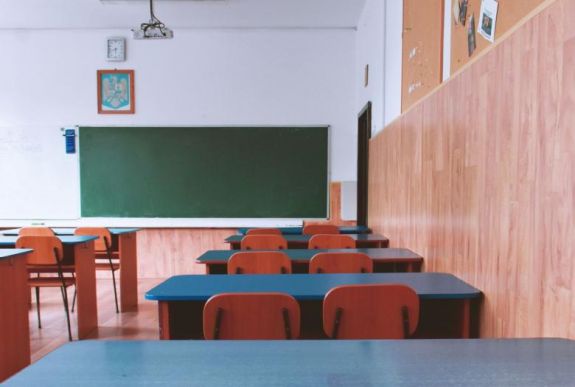 Az RMDSZ szerint a kormány rossz döntést hozott azzal, hogy bezáratta az iskolákat