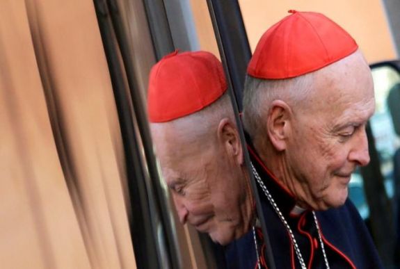 A Vatikán nyilvánosságra hozta a szexuális visszaélés miatt lemondott bíborosra vonatkozó dossziét