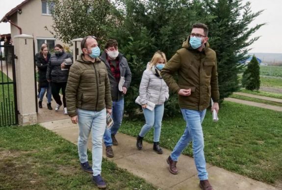 Független és néppárti polgármesterek és tanácsosok is támogatásukról biztosították Olteán Csongort