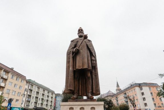 Élőben közvetítik a marosvásárhelyi Bethlen-szobor szűk körű avatóünnepségét