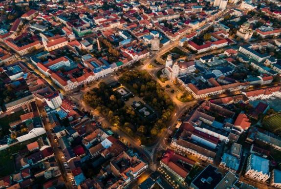 Hivatalos: éjféltől vesztegzár alá kerül Szatmárnémeti