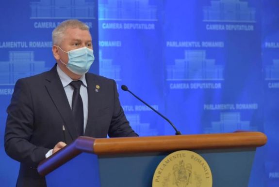 Liberális reakció a PSD-vezetők lemondására a parlamenti mandátumról: csak blöff