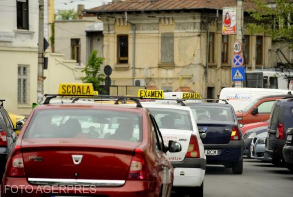 Bűnszövetkezetbe tömörültek a Suceava megyei jogosítványkibocsátó hivatal dolgozói