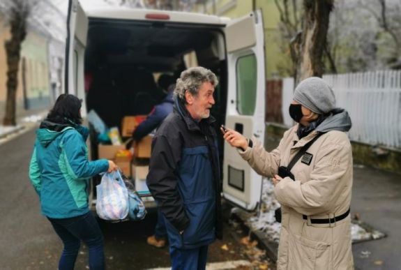 Átvette a szórványgyermekek számára gyűjtött adományok egy részét a Szivárvány Alapítvány