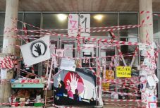 Elhagyják a hallgatók az SZFE épületeit, de a blokádot „magukkal viszik”