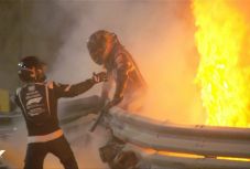 Bahreini Nagydíj – Hamilton nyert, Grosjean rémes balesetet szenvedett