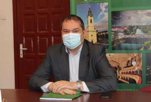 A választásokon való részvételre buzdított Cseke Attila szenátor