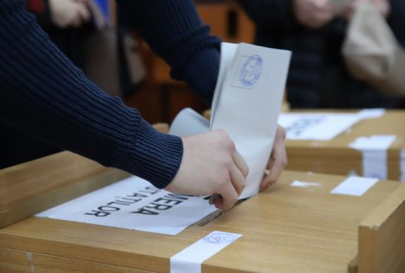 Exit poll: fej-fej mellett a PNL és a PSD