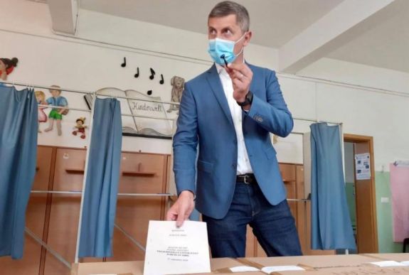 Nem szavazhatott a választáson Dan Barna, mert elkülönítésben volt Bukarestben